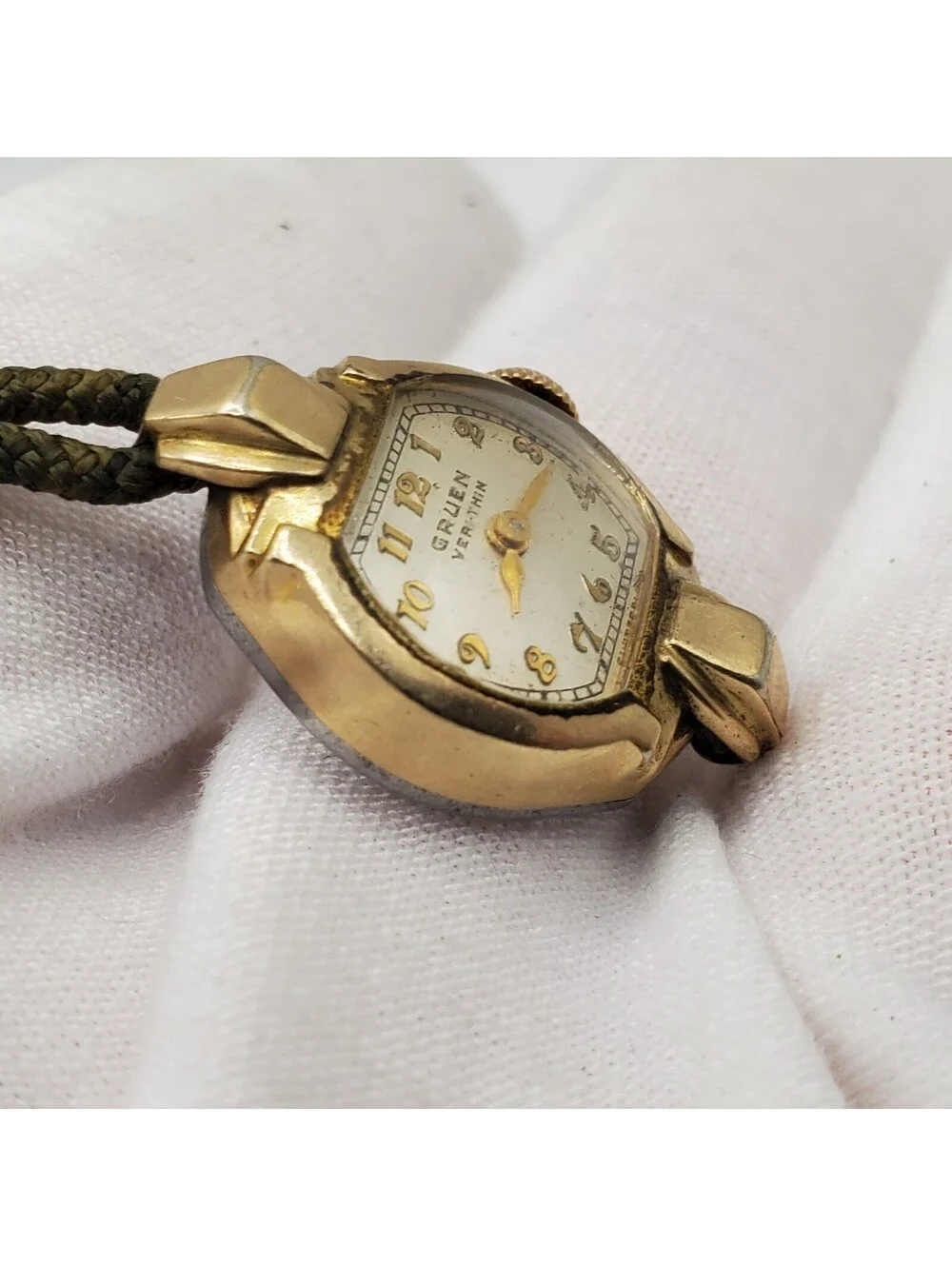 Vintage Gruen Veri-Thin 15 Jewel Movement For Parts Or Repair